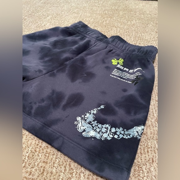 Super cute Nike fleece shorts size S - Picture 4 of 4